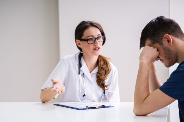 doctor talking to patient in withdrawal at the Ritalin Detox Center